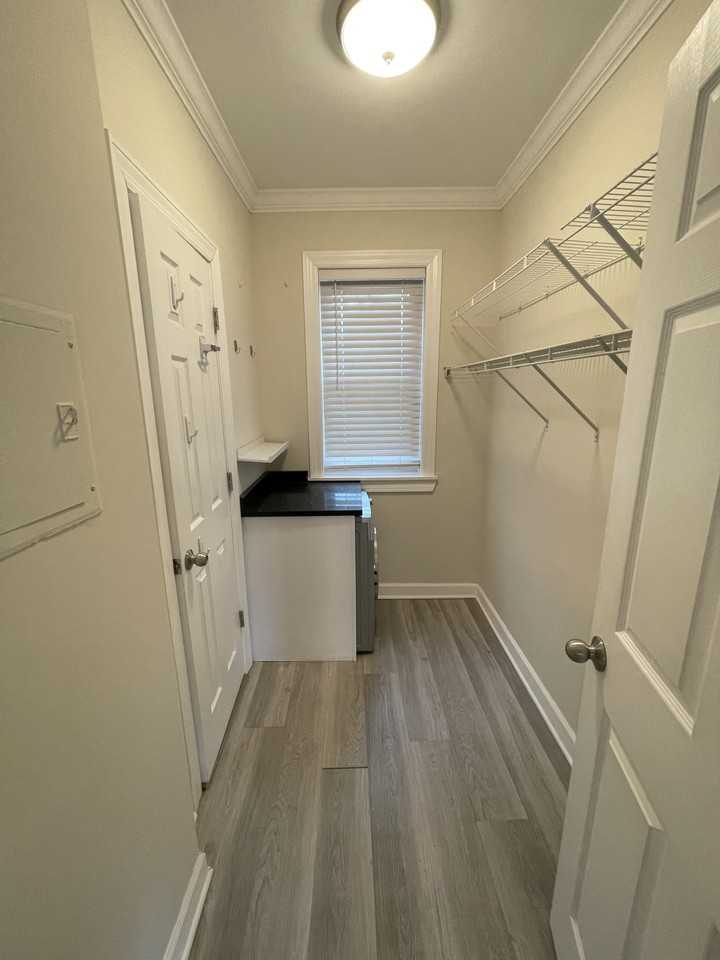 W Roscoe St & N Broadway - Photo 5 of 9