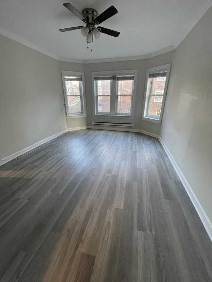 W Roscoe St & N Broadway - Photo 6 of 9