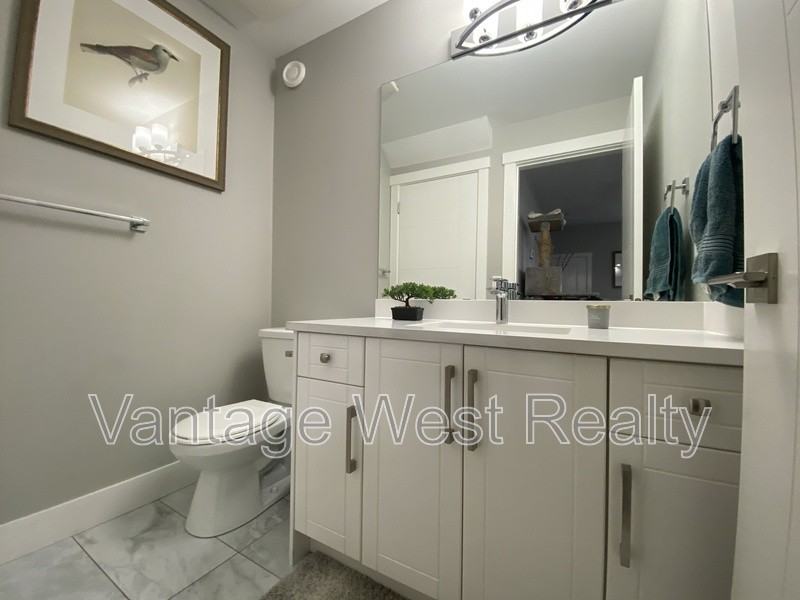 701 Coopland Cres - Photo 7 of 10