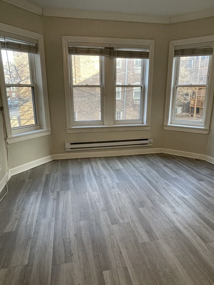 W Roscoe St & N Broadway - Photo 2 of 9