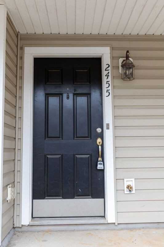 2455 N Berkshire Rd - Photo 3 of 39