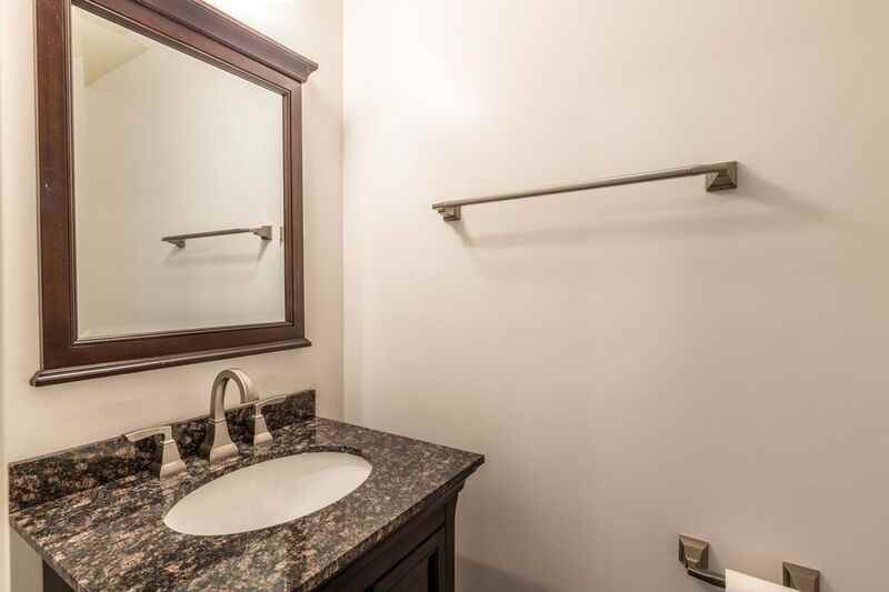 2455 N Berkshire Rd - Photo 7 of 39