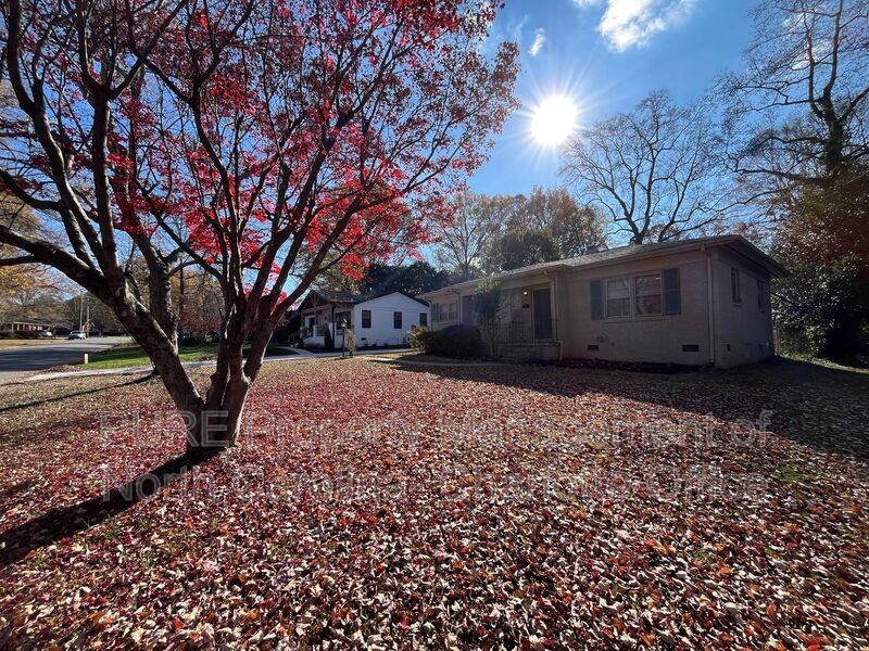 1932 Sandhurst Dr - Photo 3 of 18