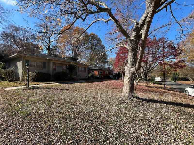 1932 Sandhurst Dr - Photo 4 of 18