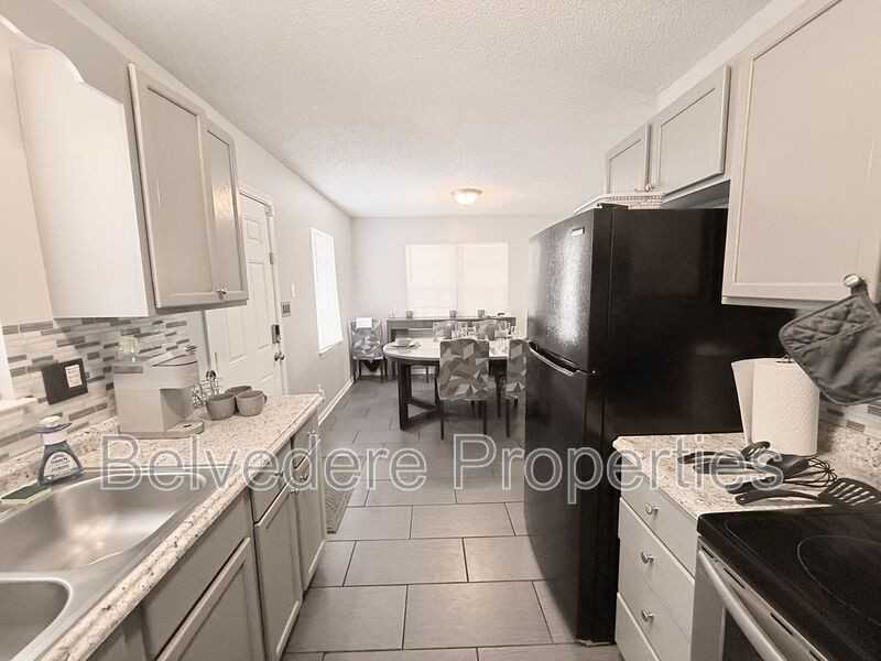 415 N Dudley St - Photo 3 of 18