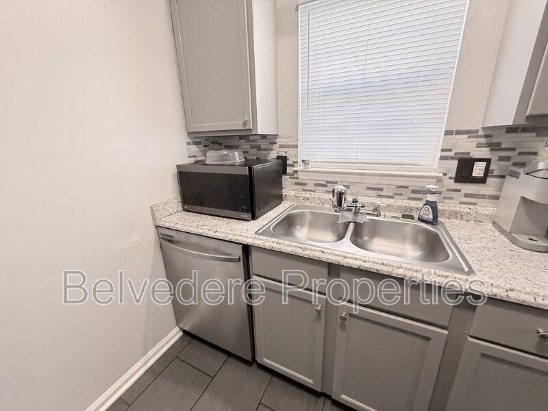 415 N Dudley St - Photo 4 of 18