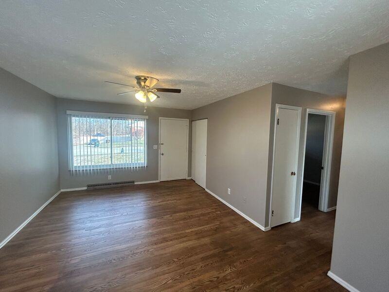 2801 Royal Glen Dr - Photo 2 of 20