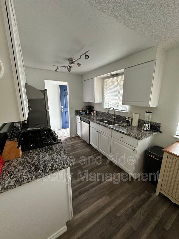 5934 Sw 30th Ave - Photo 3 of 13