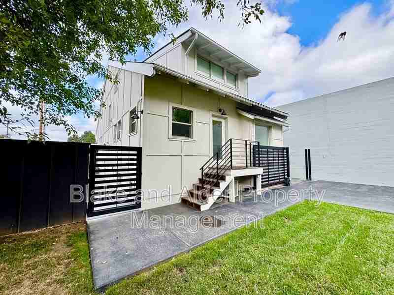 3556 Ne Sandy Blvd - Photo 2 of 20