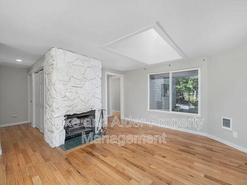 2402 Se 9th Ct - Photo 4 of 38