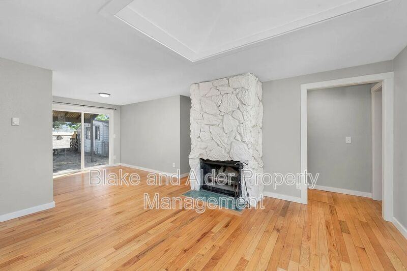 2402 Se 9th Ct - Photo 5 of 38