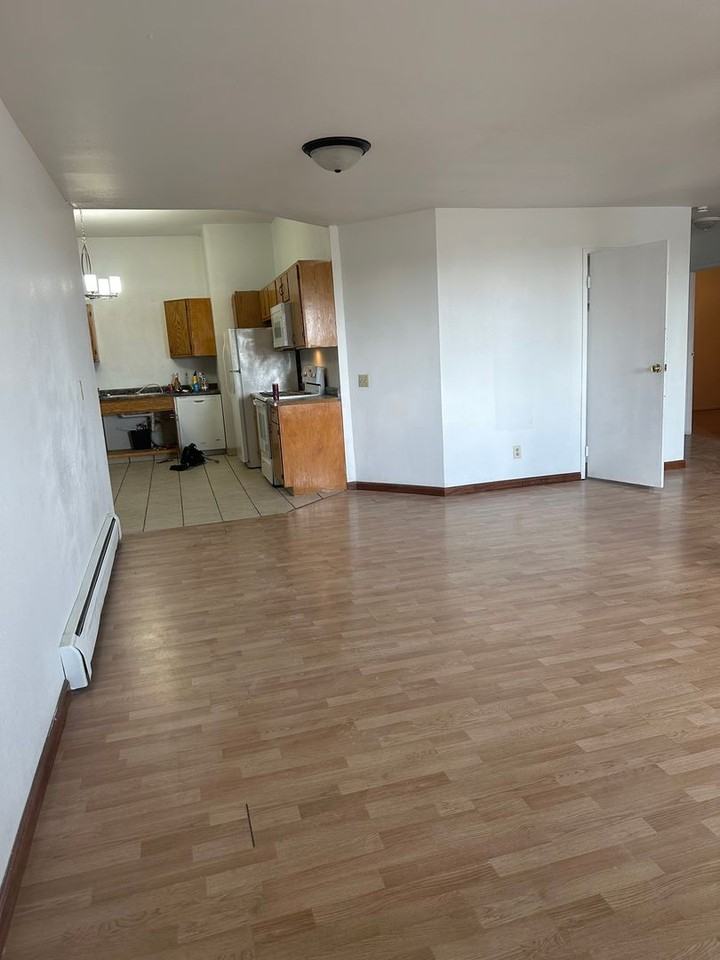 Queen City Manors - Photo 6 of 22