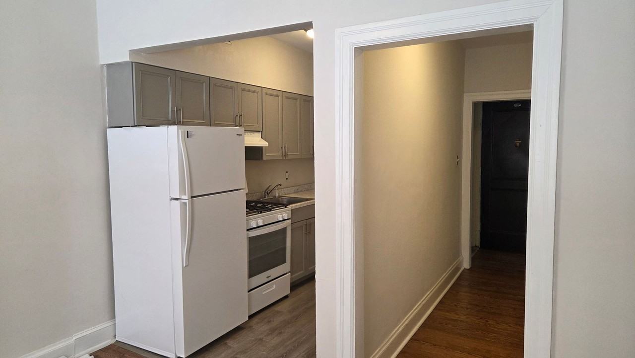 EDGEHILL COURT - Photo 7 of 10