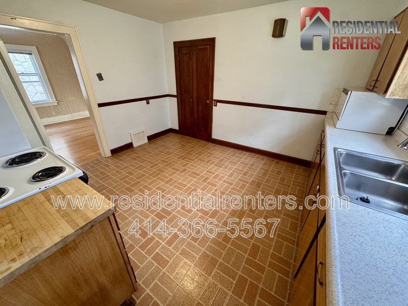 2620 N 72nd St - Photo 7 of 10