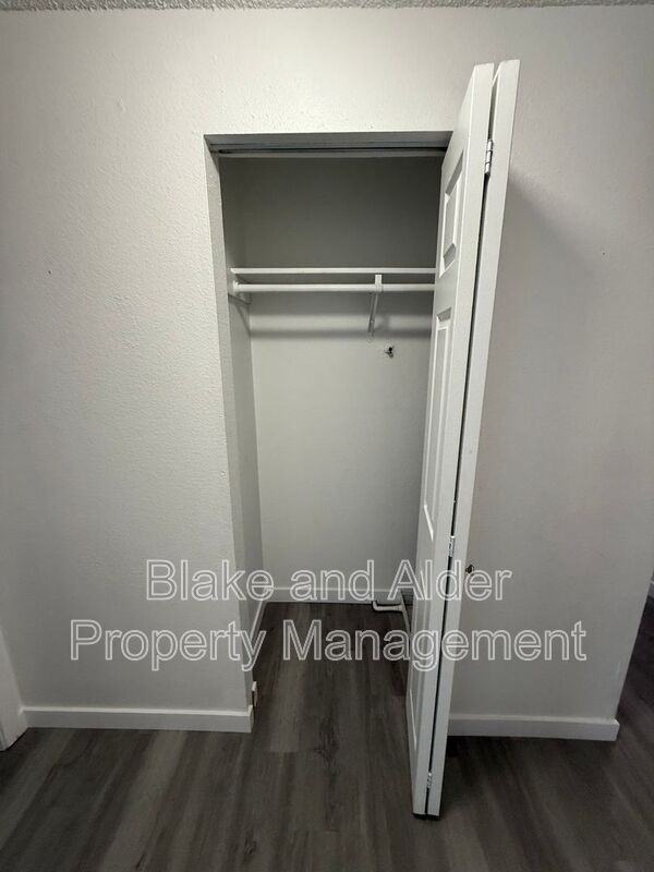 3865 Ne 152nd Ave - Photo 4 of 11