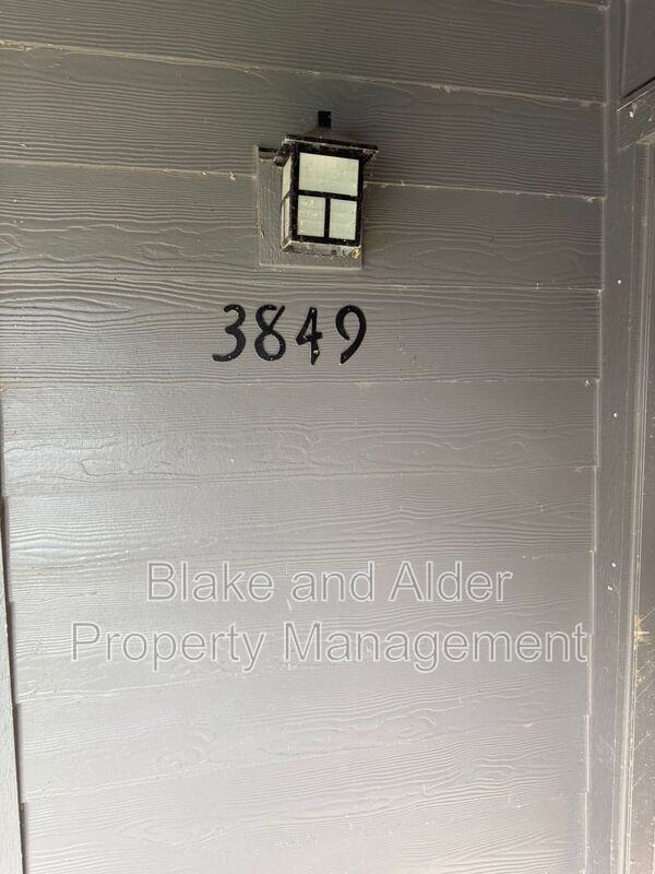 3849 Ne 152nd Ave - Photo 2 of 10