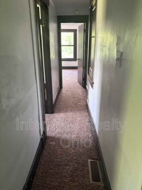 150 Benita Ave - Photo 4 of 8