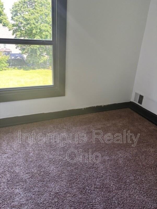 150 Benita Ave - Photo 6 of 8