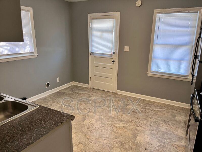 2423 Crestview Dr - Photo 2 of 17