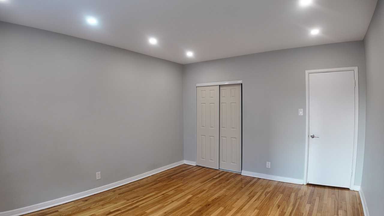 4635 Avenue Clanranald - Photo 2 of 7