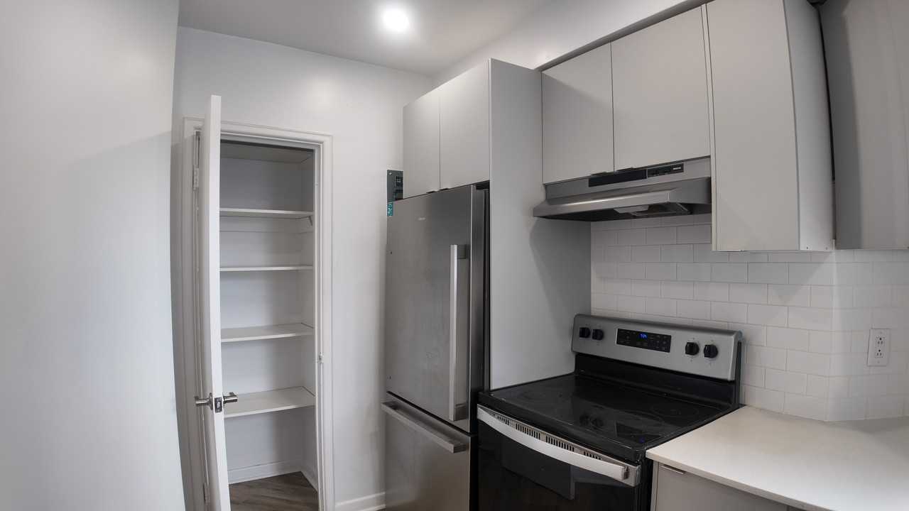 4635 Avenue Clanranald - Photo 6 of 7