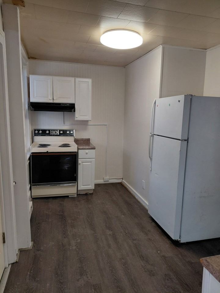 585 Main St - Photo 2 of 6