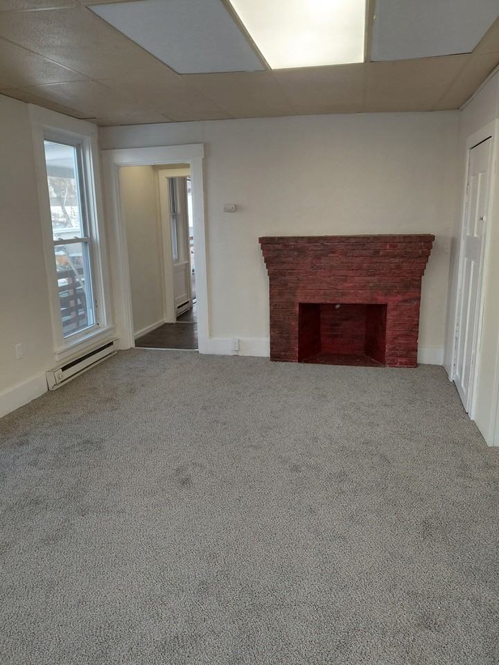 585 Main St - Photo 4 of 6