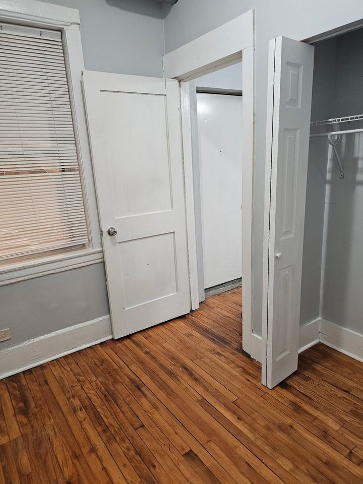 1830 W 17th - Photo 6 of 8