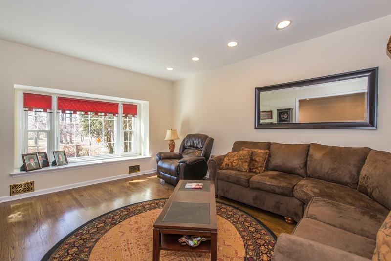 28 Hampshire Dr - Photo 3 of 17