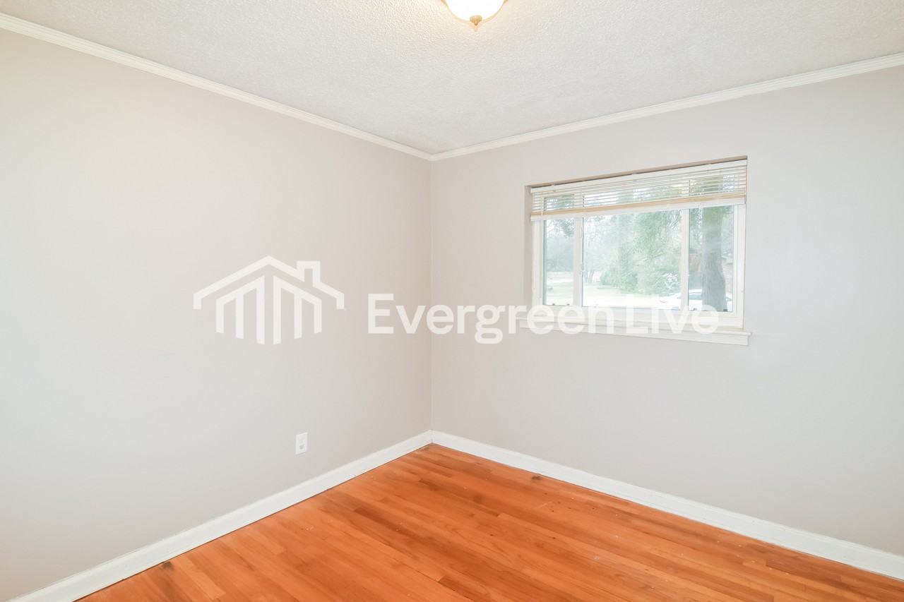 1440 Wedgewood Dr - Photo 4 of 12