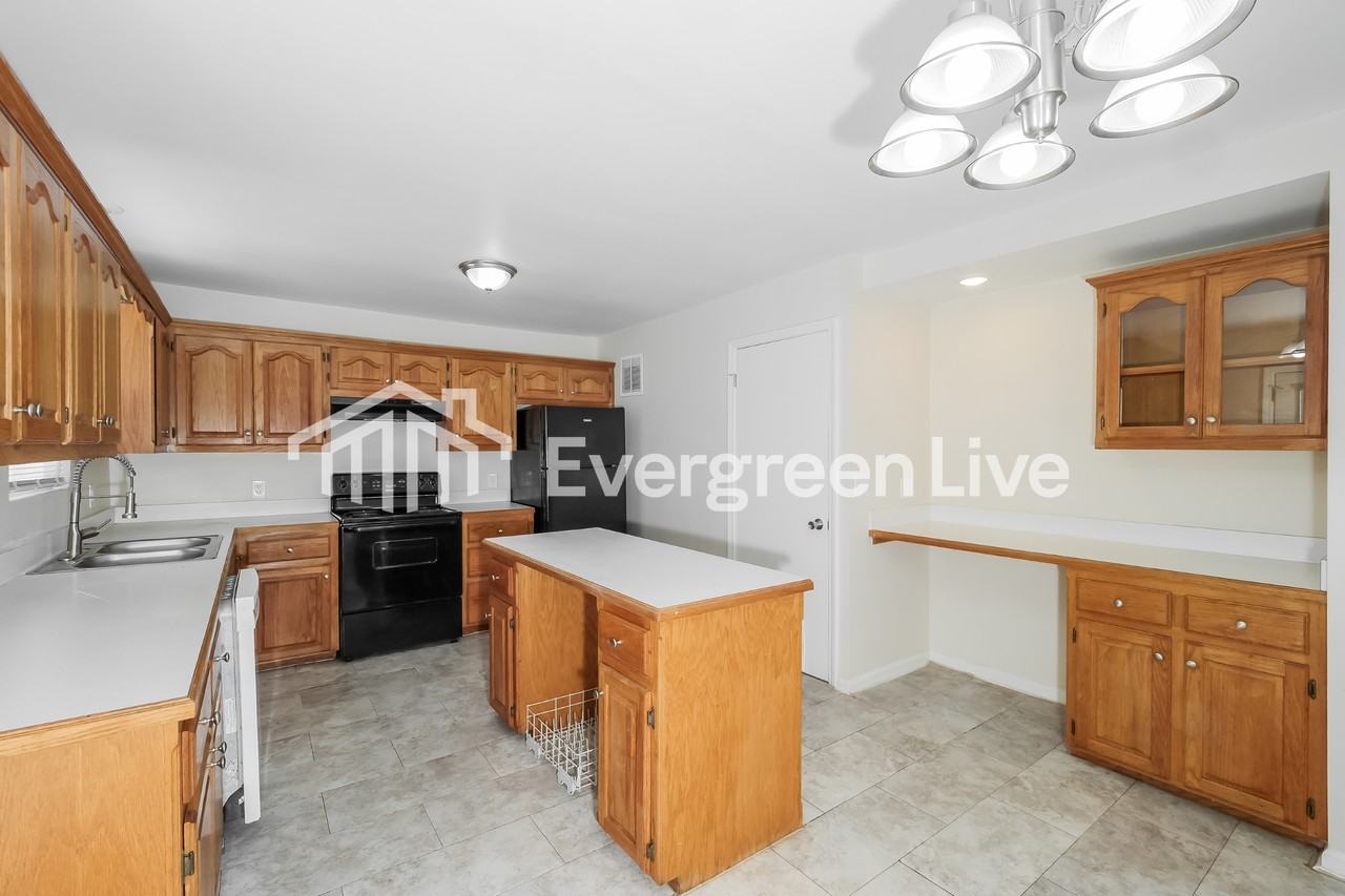 10505 Eastern Ave - Photo 5 of 15