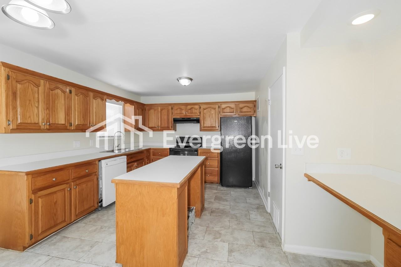 10505 Eastern Ave - Photo 6 of 15