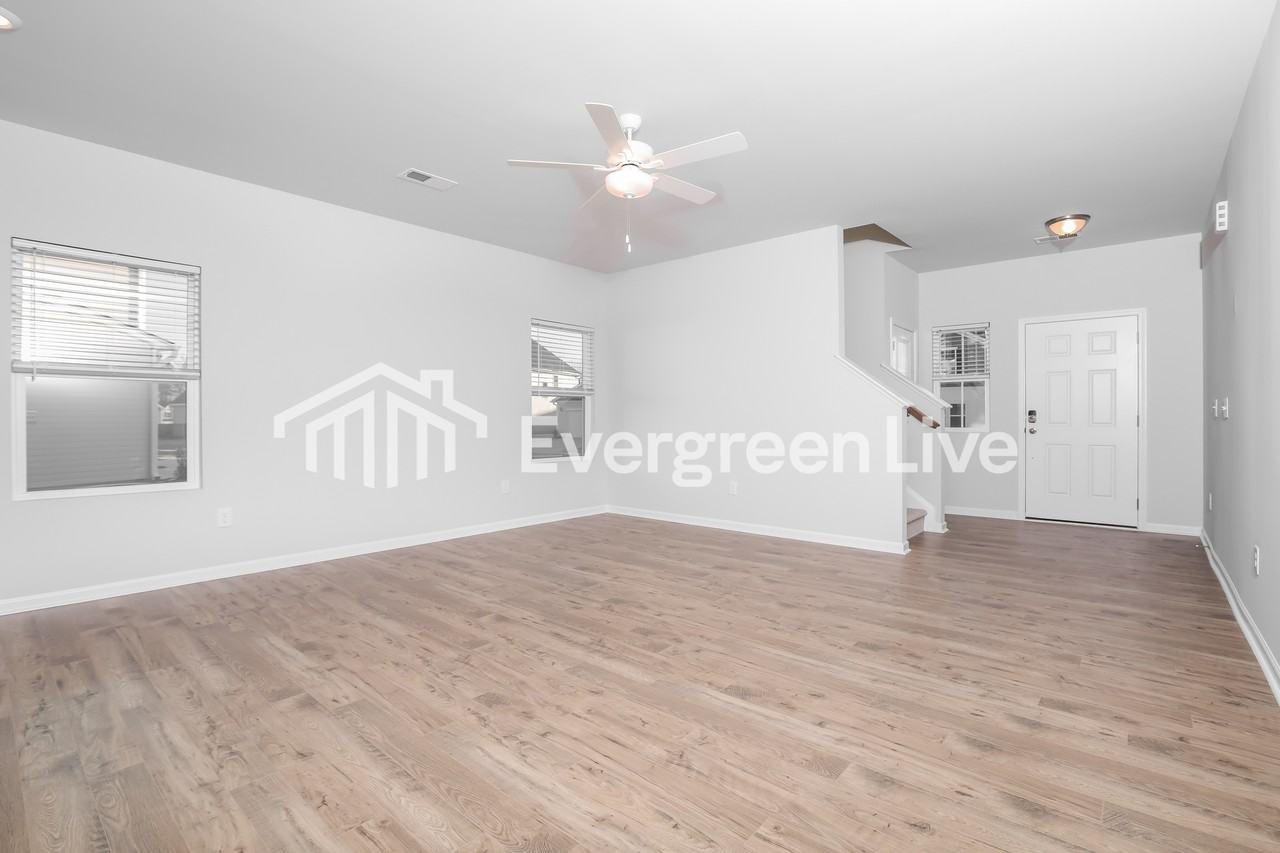 453 Hallingsfield Way - Photo 3 of 16