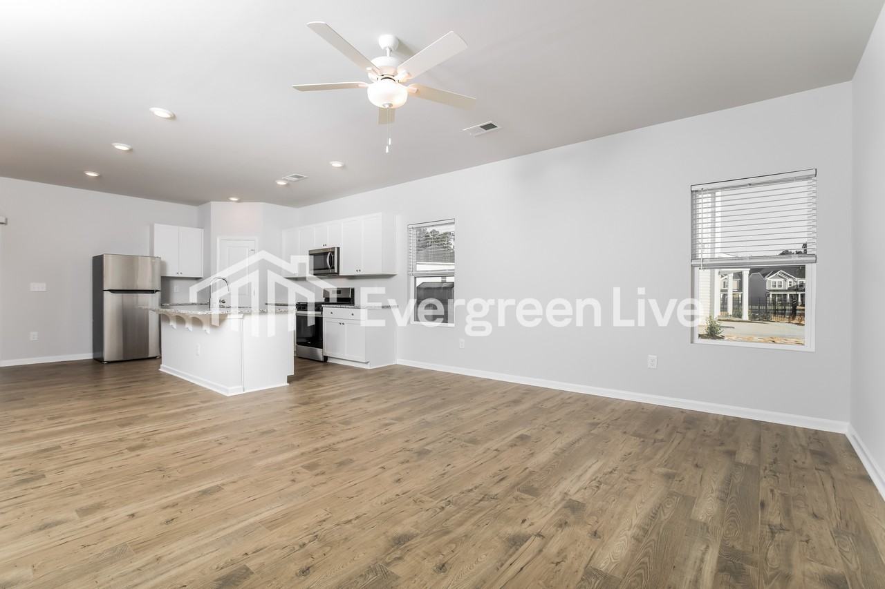 453 Hallingsfield Way - Photo 4 of 16