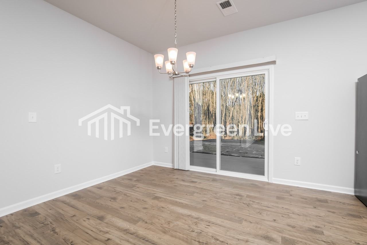 453 Hallingsfield Way - Photo 5 of 16