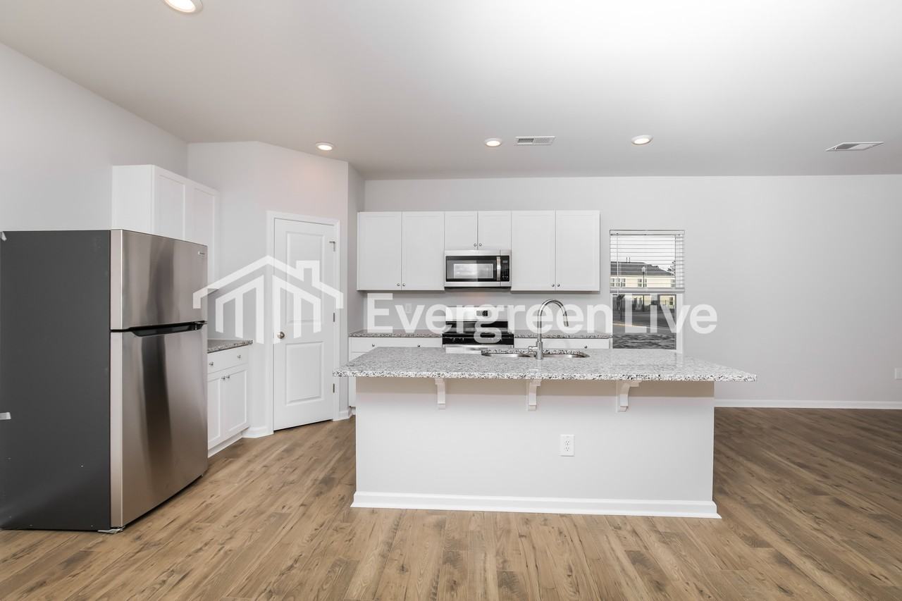 453 Hallingsfield Way - Photo 6 of 16