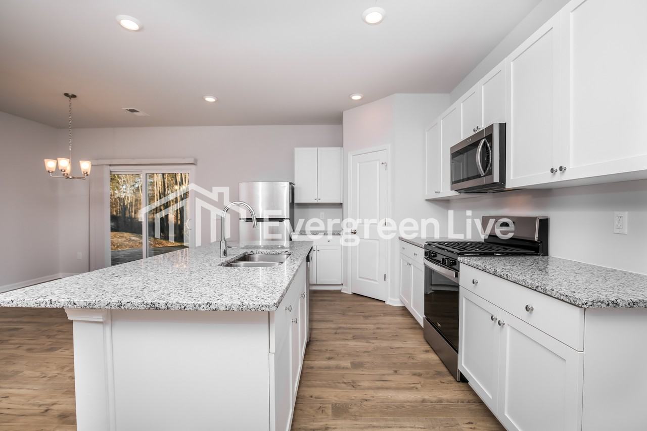 453 Hallingsfield Way - Photo 7 of 16