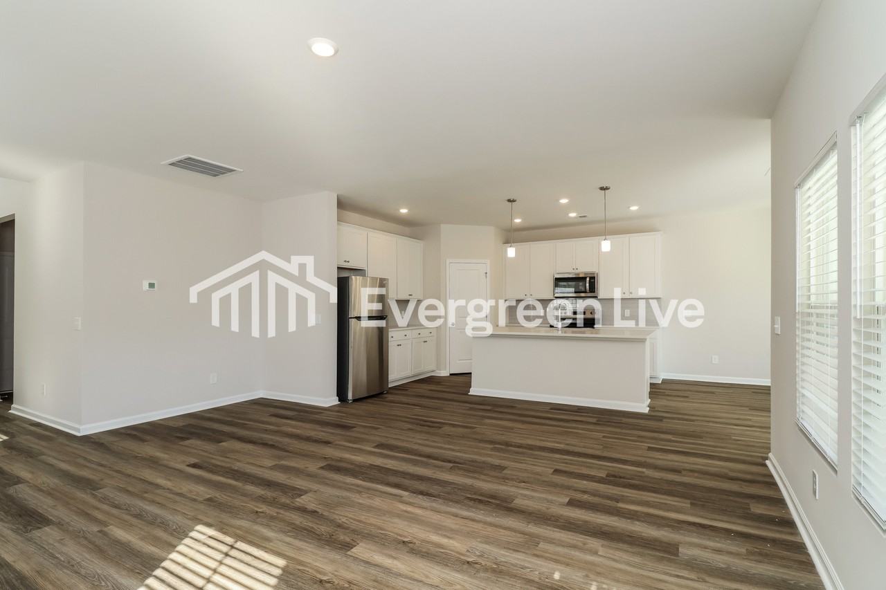 234 Bircholt Grv - Photo 3 of 15