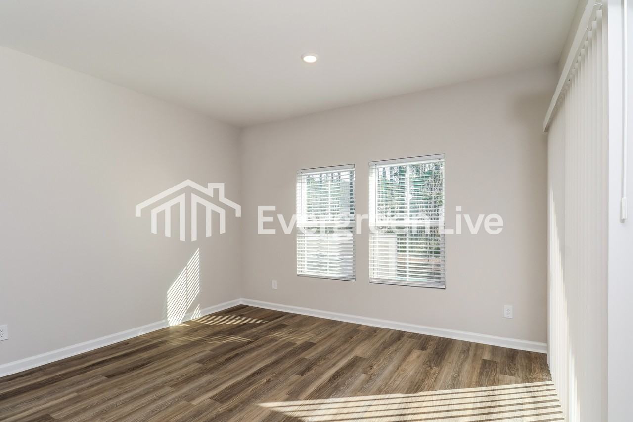 234 Bircholt Grv - Photo 5 of 15