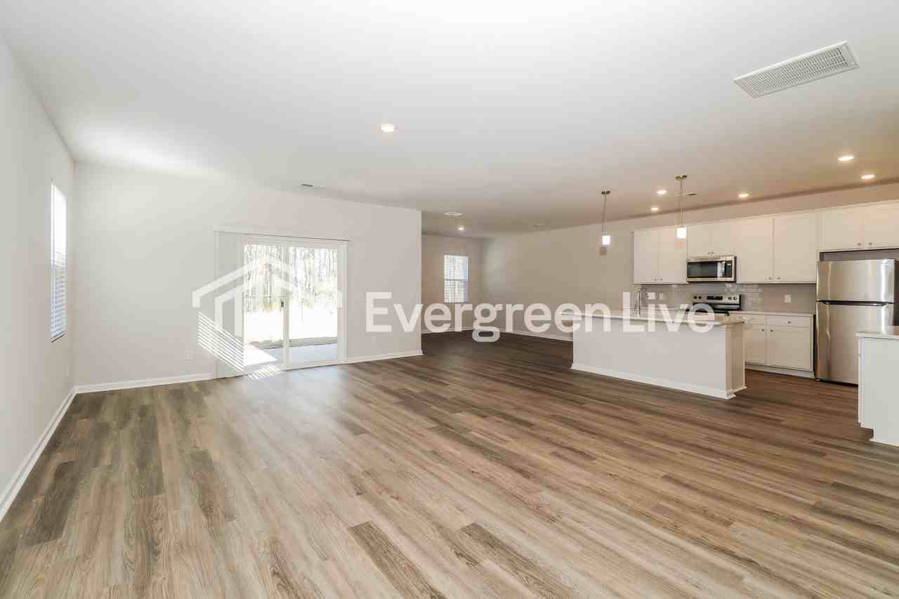 237 Bircholt Grv - Photo 4 of 15