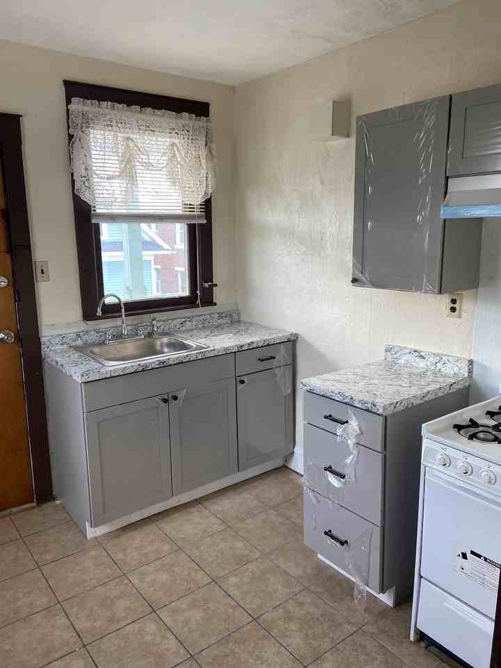 322 East Glenwood Avenue - Photo 3 of 10