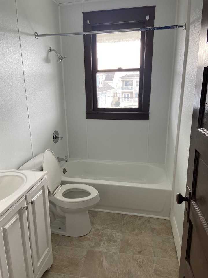 322 East Glenwood Avenue - Photo 6 of 10