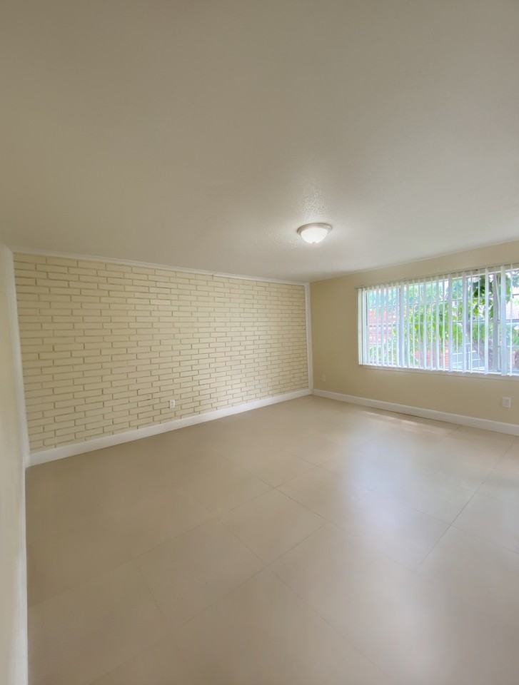 Crane Manor LLC - Photo 4 of 20