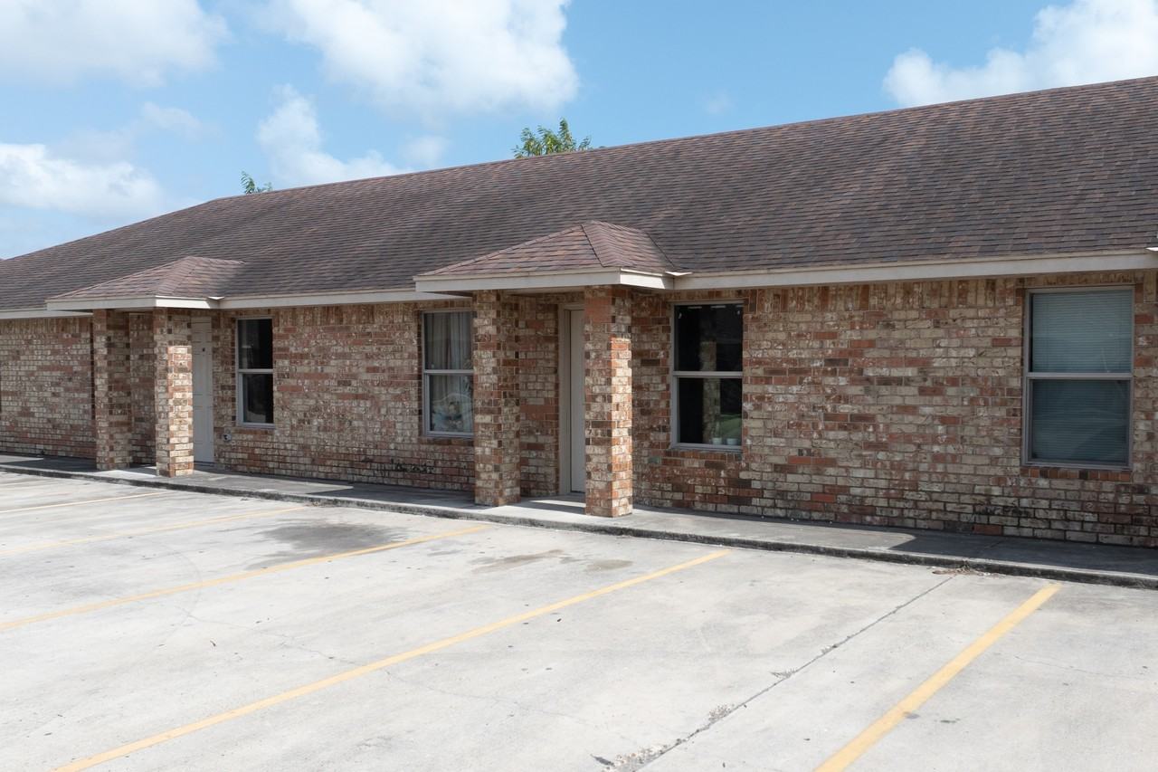 Portside Apartments - Photo 3 of 8