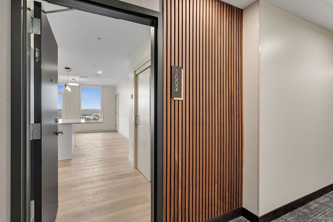 Bank Street Apartments at Burlington Square - Photo 4 of 22