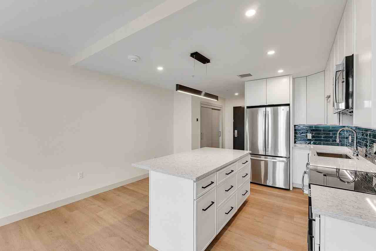 Bank Street Apartments at Burlington Square - Photo 6 of 22