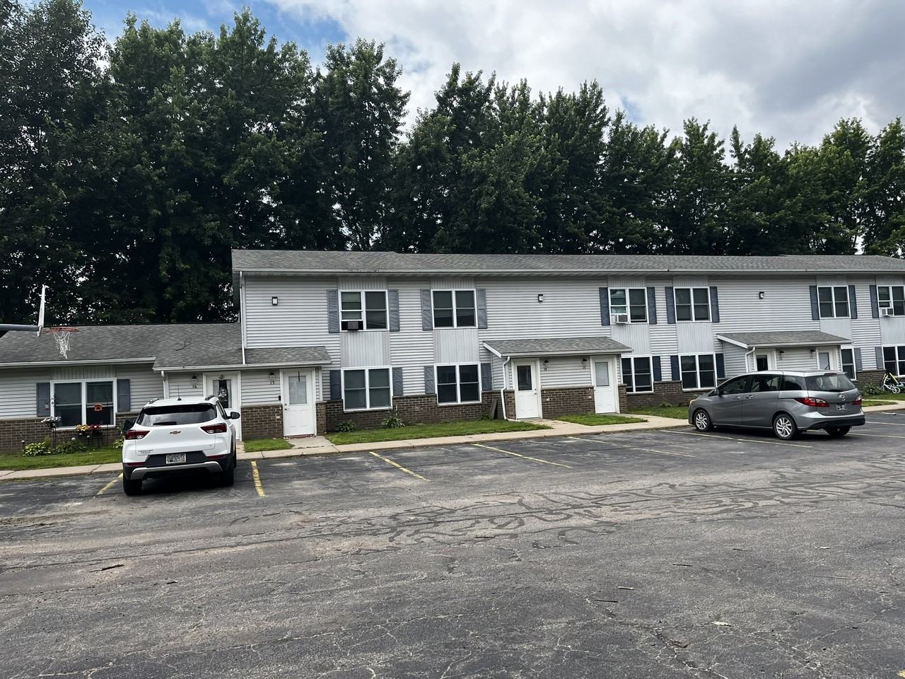 Elm Drive - Loyal - Photo 2 of 25