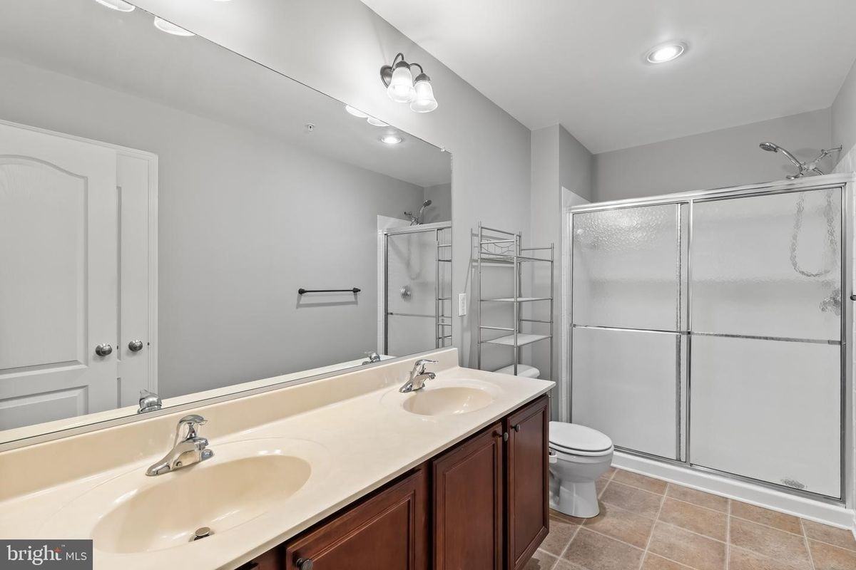 1900 Lennox Dr ##49 - Photo 3 of 14