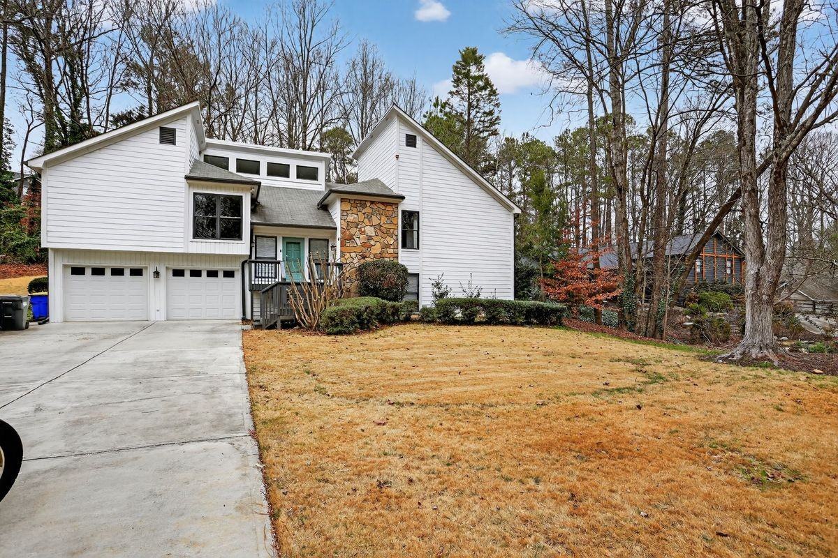 3445 Johnson Ferry Rd Ne - Photo 2 of 30