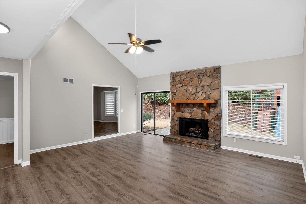 3445 Johnson Ferry Rd Ne - Photo 3 of 30